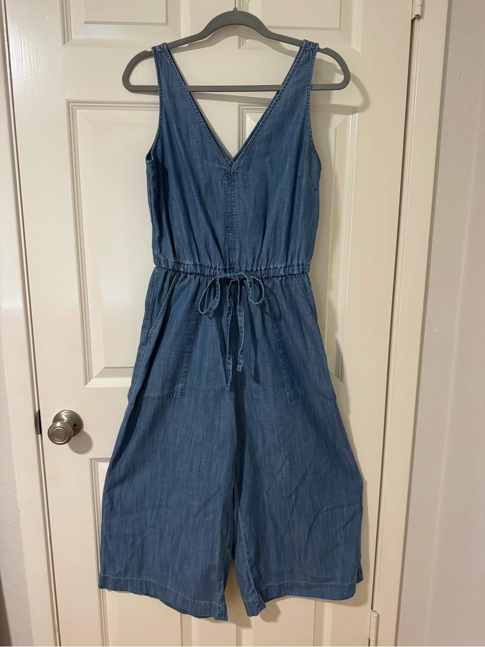GAP Sleeveless V-Neck Chambray Jumpsuit - Blue